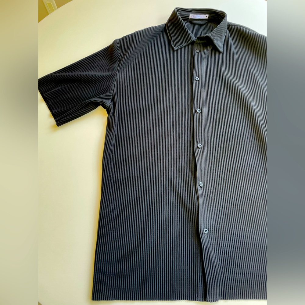 Zara black textured short sleeve button down size Medium
